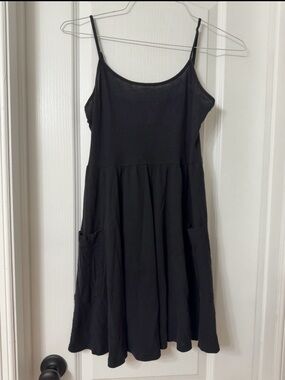 Ambiance Apparel black spaghetti adjustable strap mini large pockets size L
